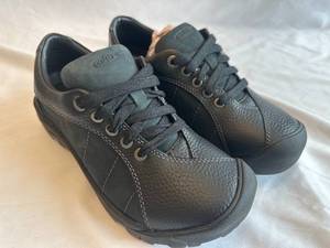 Womens KEEN Black Casual Shoes New - Size 6