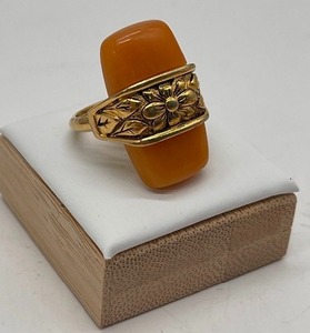 Vintage Crown Trifari Costume Ring Gold Tone Floral Gemstone