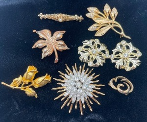 Crown Trifari Leaf Brooch and Brooch Lot 6 pc