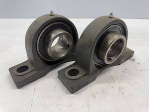 lot 34 image: Pillow Block Bearing, IPTCI P213, 2-12 ID, 2 pieces