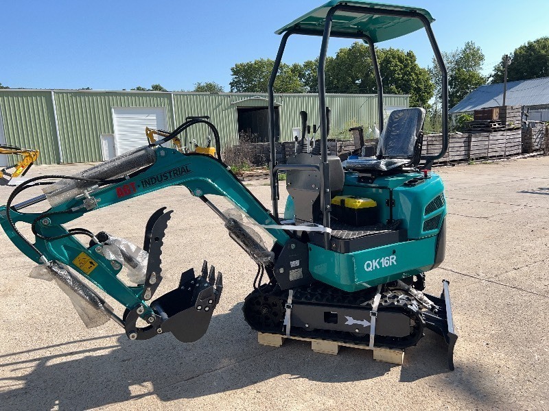 2024 AGT Mini Excavator QK16R with Powered Thumb