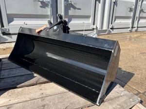 lot 545 image: FUTURE Tilting Excavator Bucket, 40 Inch