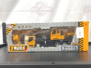 lot 671 image: Remote Control Crane Truck C187
