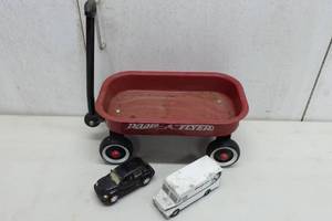 lot 171 image: Mini Radio Flyer Wagon with Die Cast Cars