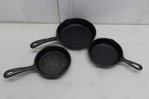 lot 190 image: 3 Cast Iron Skillets - Lodge 3 with Heat Ring