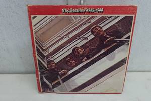 lot 202M image: Vinyl Record -The Beatles Red Album 1962-1966