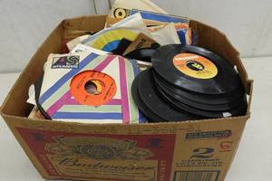 lot 203 image: Assorted 45 Vinyl Records -Johnny Cash, Pink Floyd