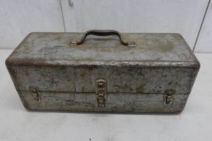 lot 14 image: Vintage ToolTackle Box