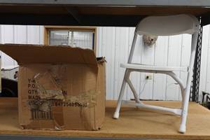 lot 138 image: 10 Childrens Size White Folding Chairs