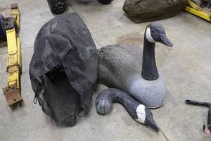 lot 363 image: 6 2-Piece Giant Goose Decoys with Bag