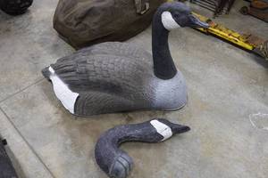 lot 364 image: 6 2-Piece Giant Goose Decoys with Bag