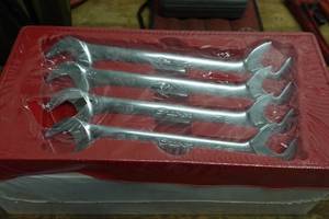 lot 258 image: NEW Snap-On Offset Wrench Set