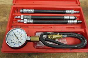 lot 271 image: Snap-On Compression Gauge Set
