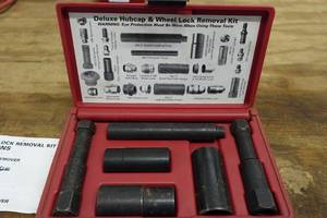 lot 273 image: Deluxe Hubcap & Wheel Lock Removal Kit