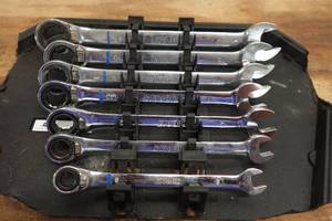 lot 275 image: Kobalt Ratcheting Combination Wrench Set