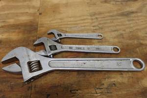 lot 280 image: 3 Adjustable Wrenches