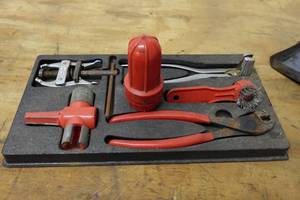 lot 288 image: Snap-On Battery Terminal Set