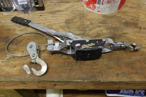 lot 301 image: 2 Ton Power Puller Cable Come Along