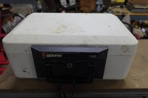 lot 331 image: Sentry 1100 Fire Safe Box
