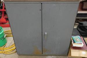 lot 330 image: Metal 2 Door Cabinet