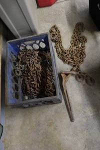 lot 305 image: Assorted Chains and Load Binder