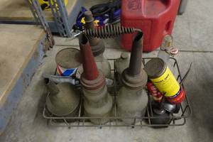lot 318 image: Antique Automotive Bottles and Cans with Carrier