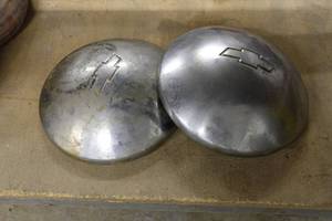 lot 320 image: 2 Chevrolet Moonie Hub Caps