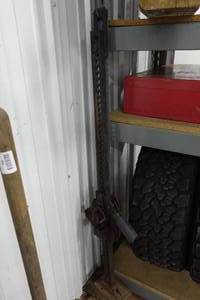 lot 401 image: Hi-Lift 7000 Lb Bumper Jack