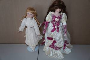 lot 92 image: 2 Porcelain Dolls