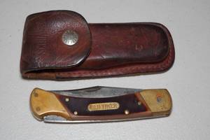 lot 105 image: Schrade Old Timer 7-OT Folding Pocket Knife with Leather Sheath