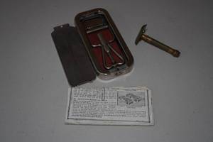 lot 123 image: Antique Razors - Gillette, Rolls