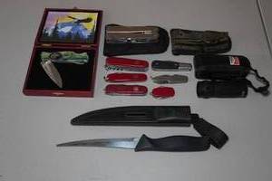 lot 94 image: Assorted Knives - Swiss Army, Multi-Tool, Fillet