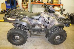 lot 1 image: 2004 Polaris Sportsman 500 H.O. Camo ATV with Winch