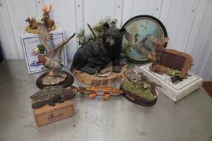 lot 226 image: Assorted Wildlife Collectibles - Spearing Decoy, Figures