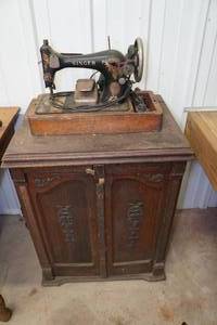 lot 238 image: Antique Singer Sewing Machine Cabinet