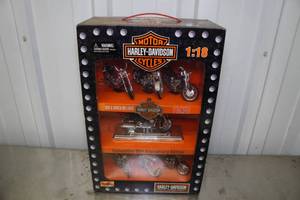 lot 244 image: Maisto Harley Davidson 118 Scale Models