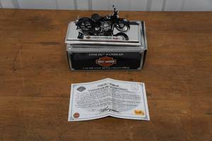 lot 156 image: Maisto Harley Davidson 1948 FL Panhead 118 Scale Model