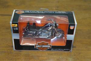 lot 249 image: Maisto Harley Davidson 118 Scale Model