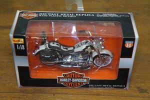 lot 250 image: Maisto Harley Davidson 118 Scale Model
