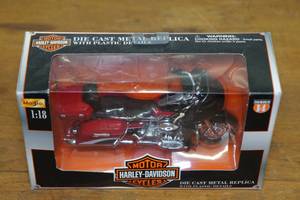 lot 251 image: Maisto Harley Davidson 118 Scale Model
