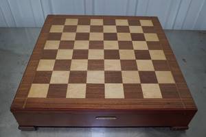 lot 346 image: Ducks Unlimited Chess Set