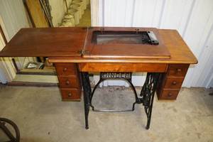 lot 421 image: Antique Singer Sewing Machine Table