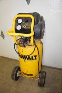 lot 427 image: DeWalt D55168 Electric 15 Gallon Vertical Air Compressor