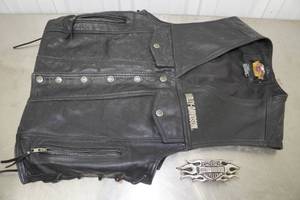 lot 431 image: Harley Davidson Leather Vest with Belt Buckle