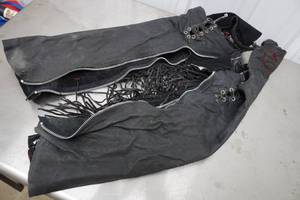 lot 432 image: Vintage Dallas Leather Chaps - Small