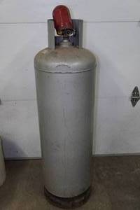 lot 1E image: 100 Pound Propane Tank