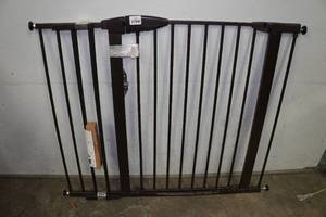 lot 339 image: Baby Gate