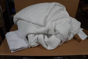 Queen Comforter with 2 Pillowcases -White