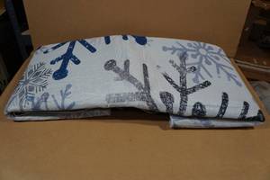 Area Rug 5x7 -Blue Snowflakes