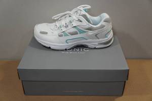 Vionic Womens 23Walk Sneakers -Size 8.5